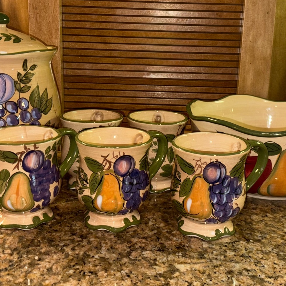 Home Trends Savio- 1 canister, 1 lg bowl, 5 cups